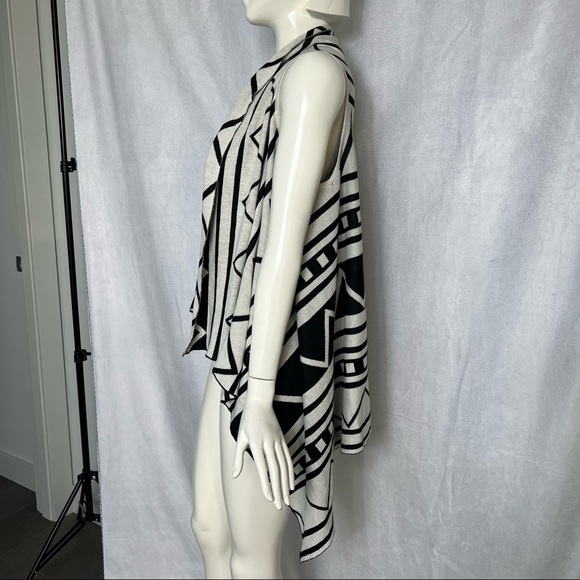 Knit Sleeveless Asymmetric Open Front Cardigan - Picture 3 of 6